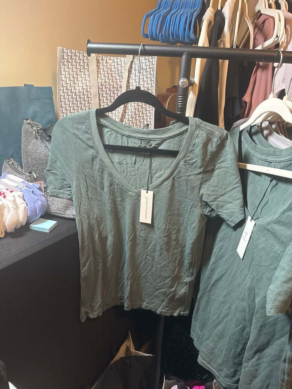 Unsubscribed V-Neck Slub Knit Short Sleeve T-Shirt in Pine Green
